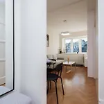 Old Town Velvet Retreat - Style And Comfort