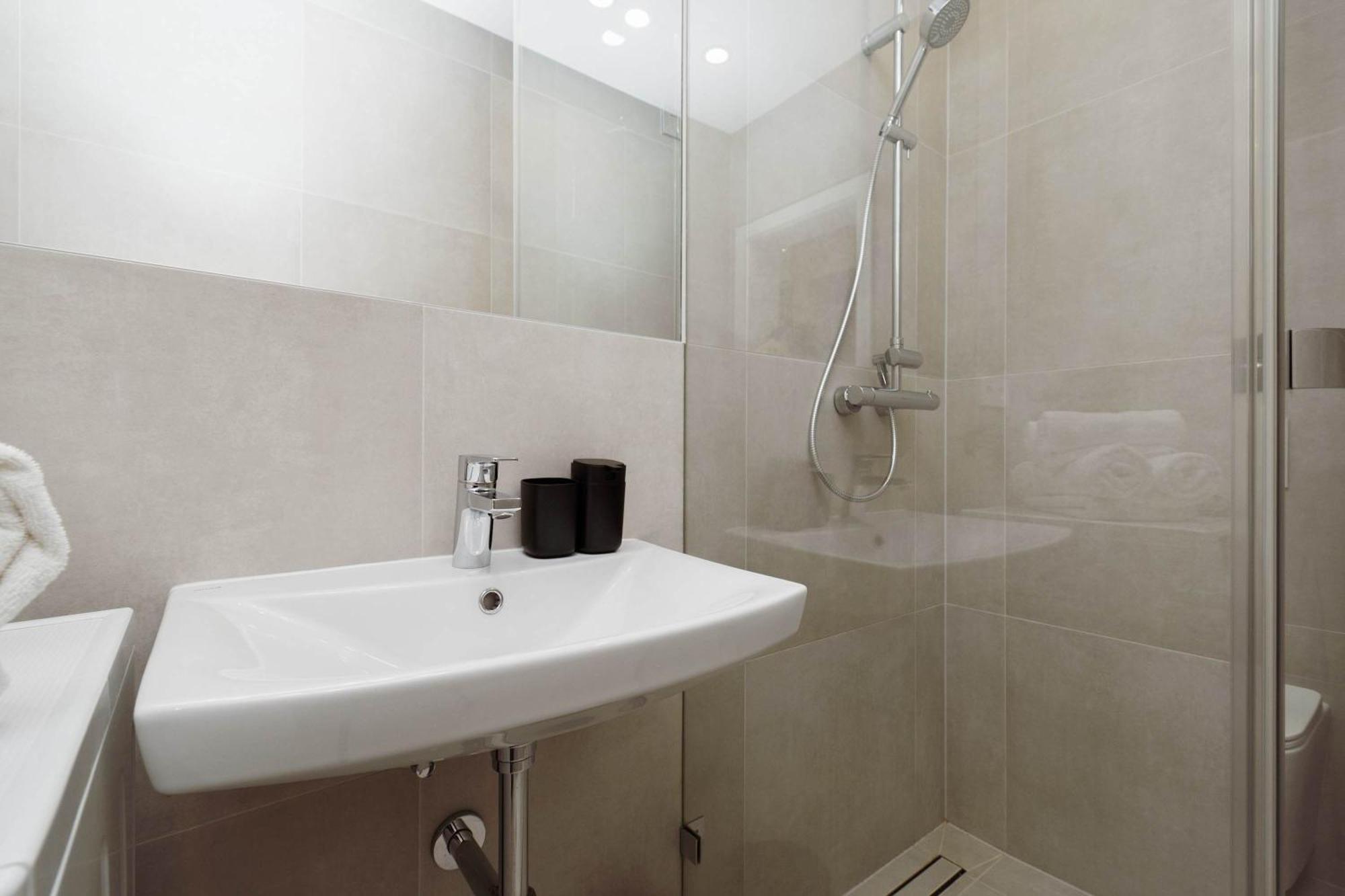 Old Town Velvet Retreat - Style And Comfort Bratislava