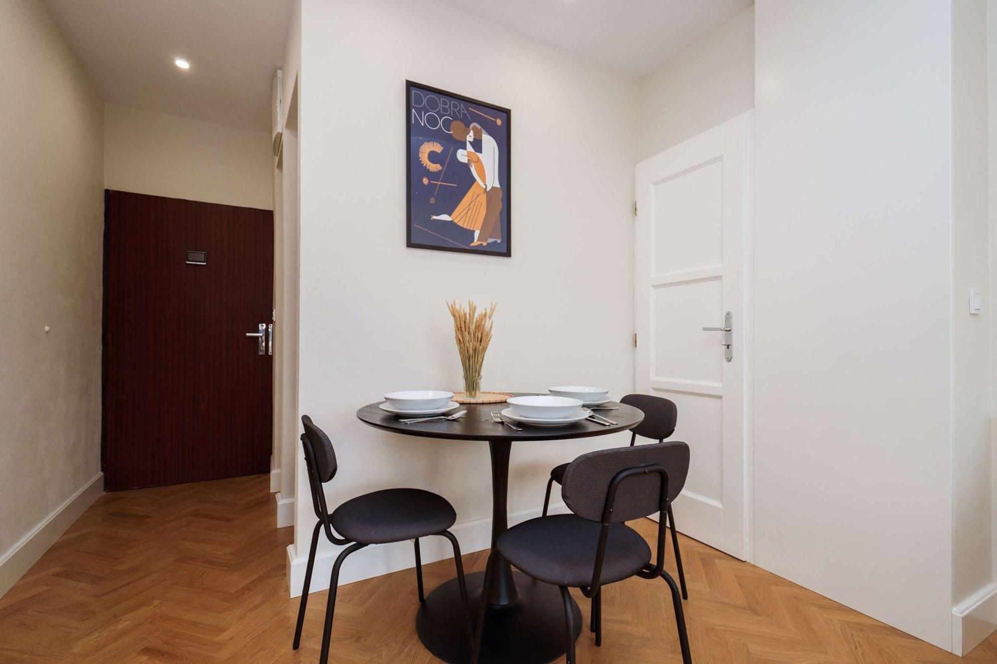 Old Town Velvet Retreat - Style And Comfort